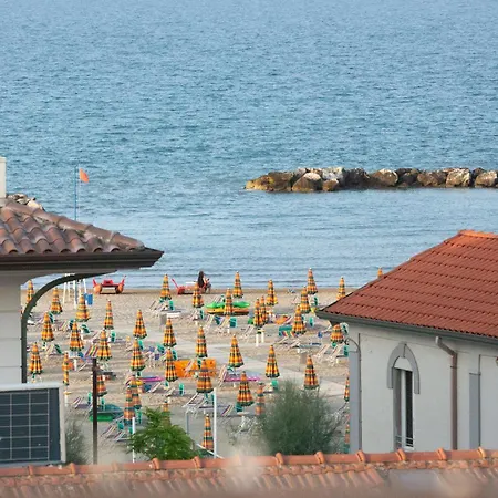 Ella By Interlux Szálloda