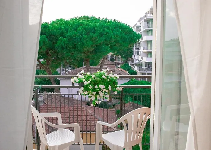 Ella By Interlux 酒店